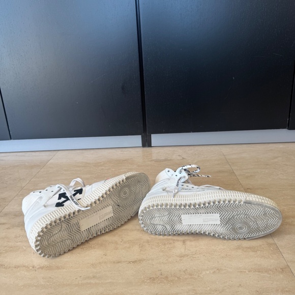 Off-White 3.0 Off Court Lace-Up Sneakers - Picture 5 of 6